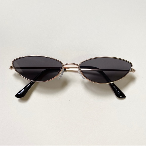 Vintage Cat Eye Sunglass - Picture 1 of 3